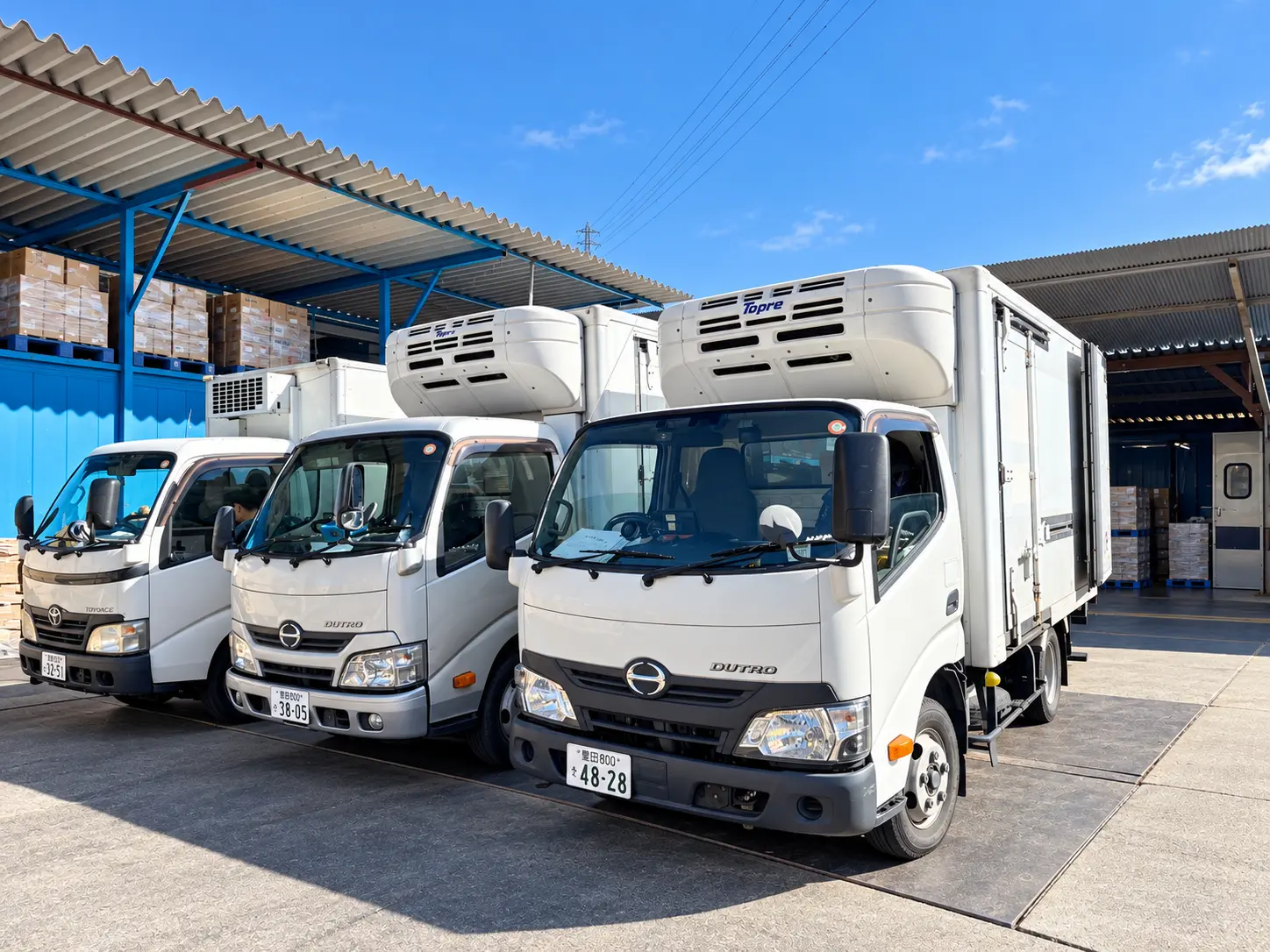 雅祇株式会社の冷蔵配送車両